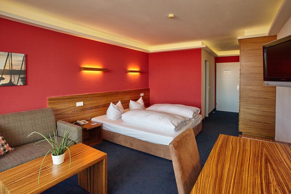 Hotel Schloss Berg Berg am Starnberger See Room photo